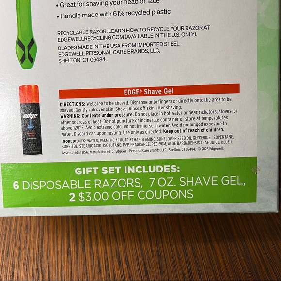 SCHICK Xtreme 3 Sensitive Gift Pack 6 Disposable 3-Blade Razors & 7oz Shave Gel - Picture 4 of 5